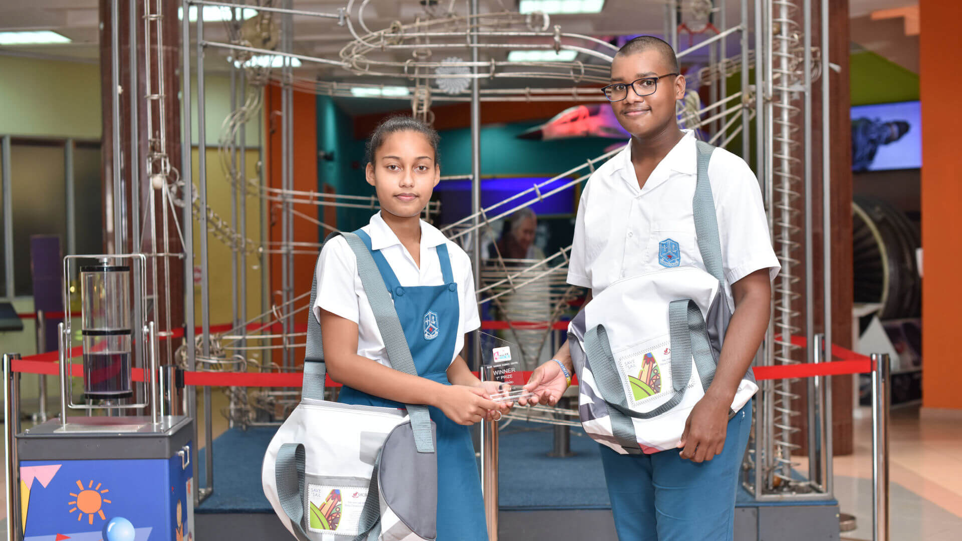 ‘4-minute Science contest’: L’Ecole du Nord and London College grab the first prizes