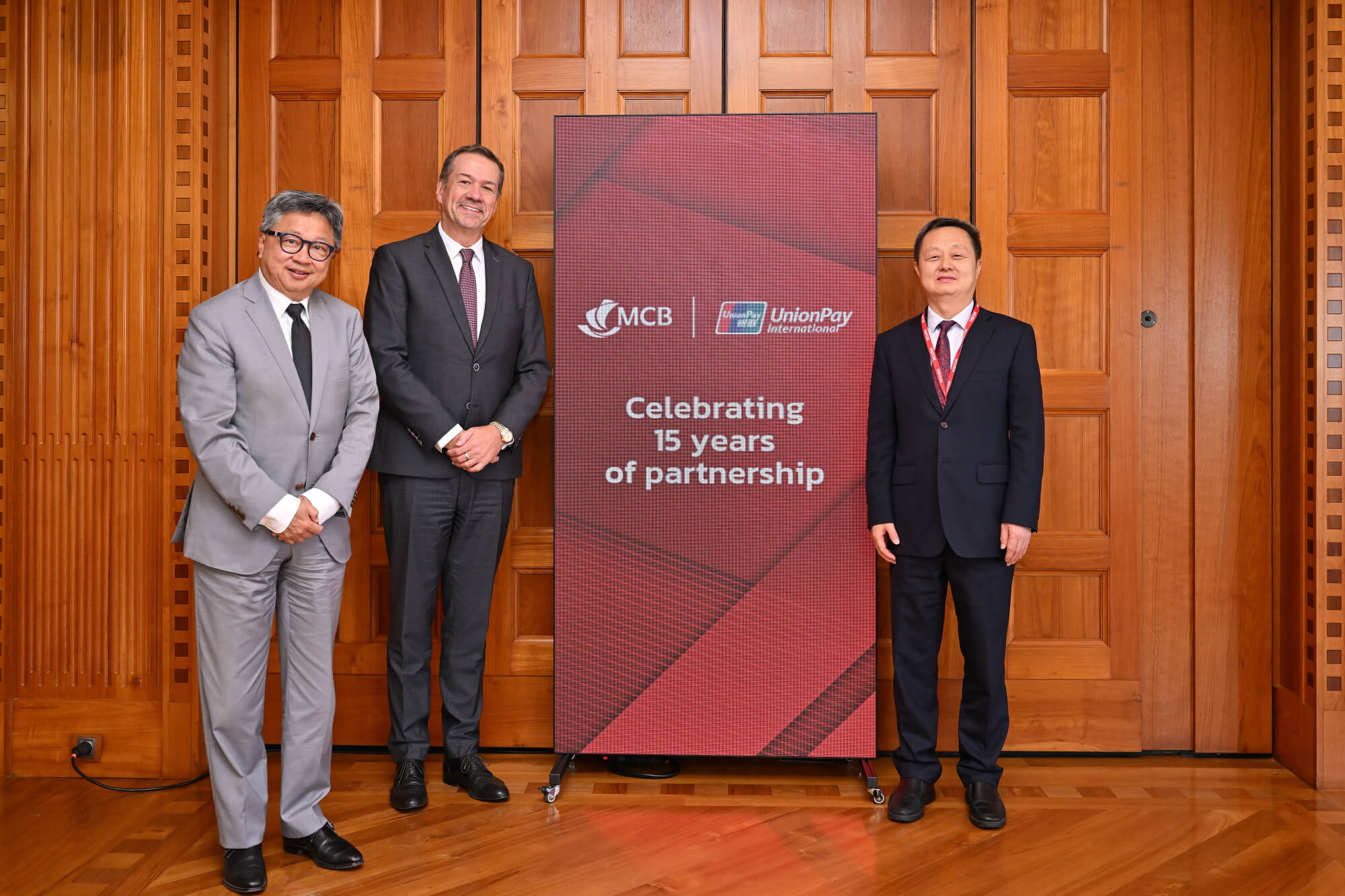 Union Pay photo with dirigeants of MCB Group