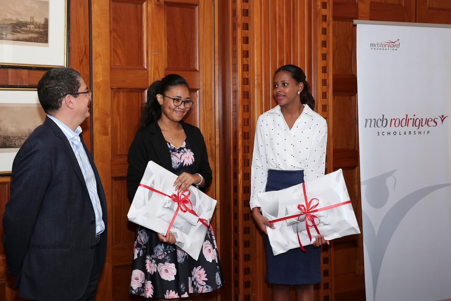 MCB Rodrigues Scholarship 2020 : Alia Lutricia Félicité and Marie Anaëlle Prudence are the laureates