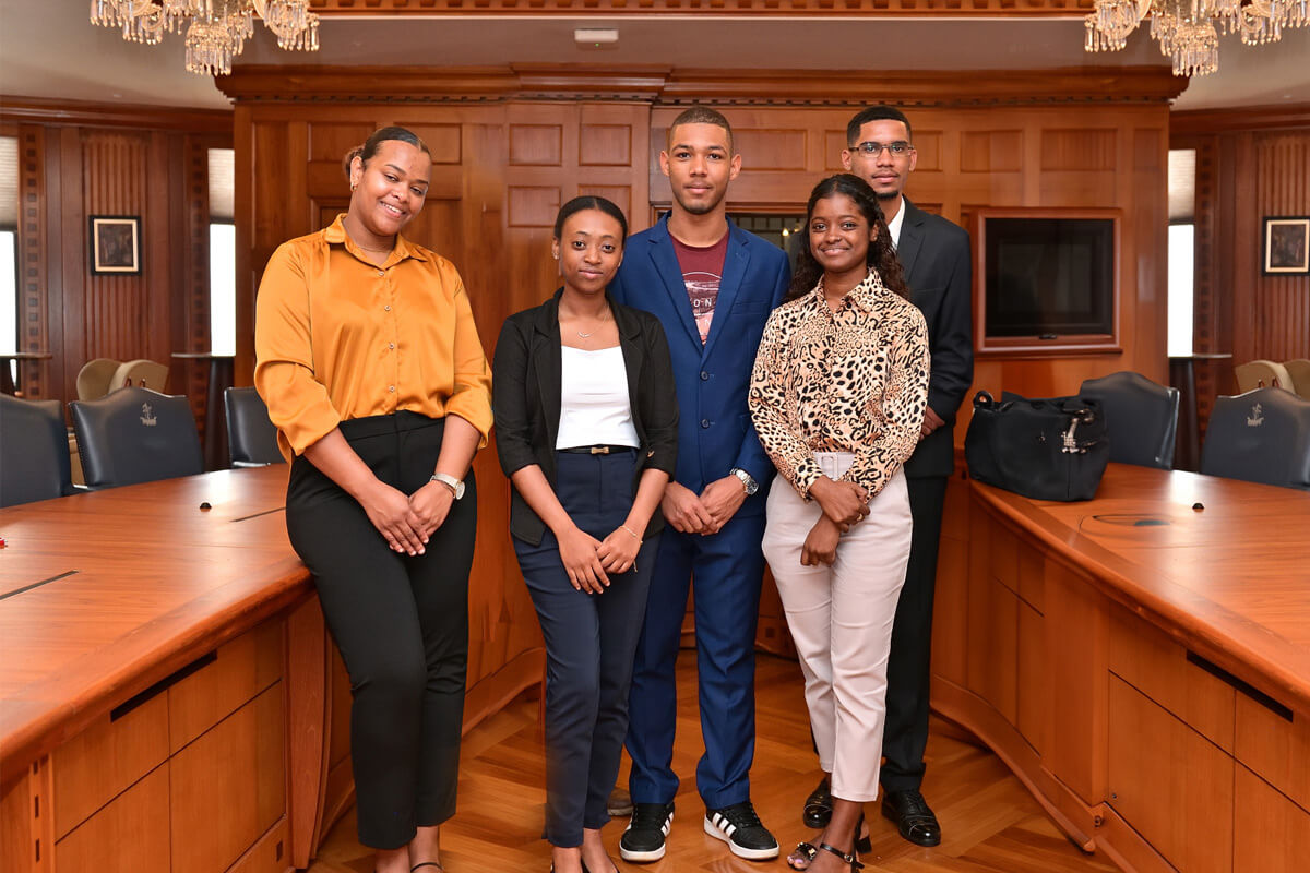 MCB Rodrigues Scholarship : un accélérateur de rêves pour Adriane, Geremi, Nickurdean, Shabnam, et Anne Sophie